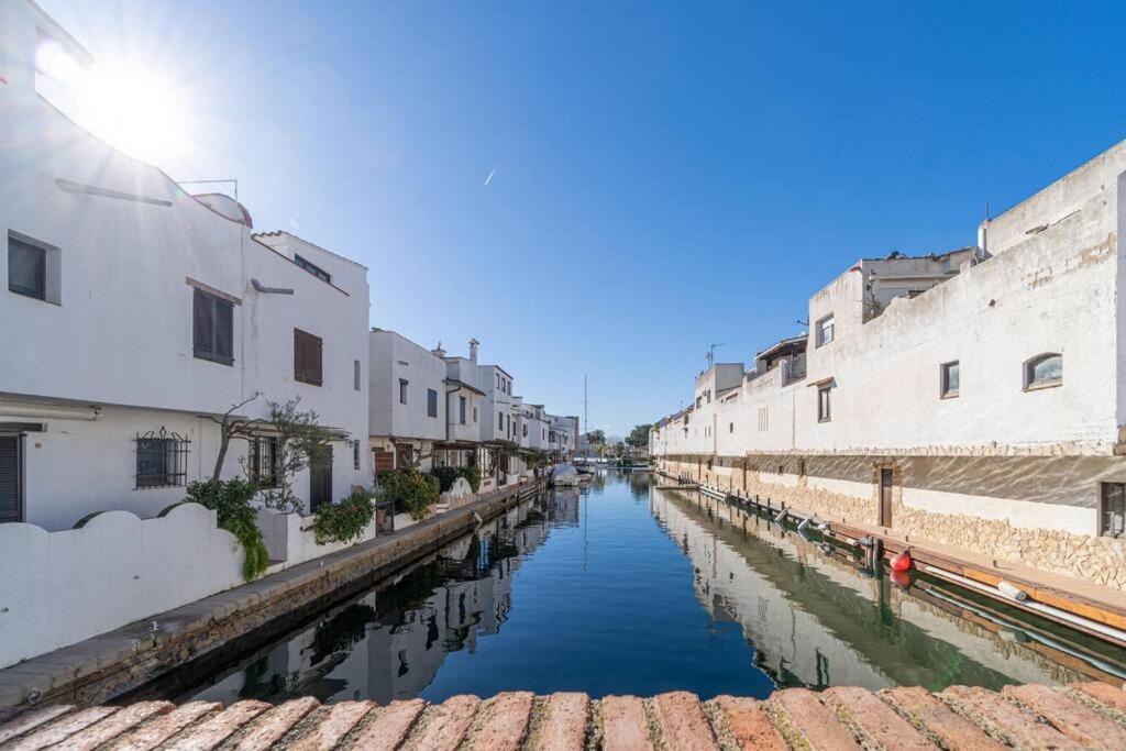 2027 Casa De Pescador Con 3 Habitaciones, Piscina Y Amarre By Homeselectspain Empuriabrava Kültér fotó