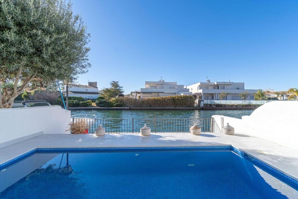 2027 Casa De Pescador Con 3 Habitaciones, Piscina Y Amarre By Homeselectspain Empuriabrava Kültér fotó