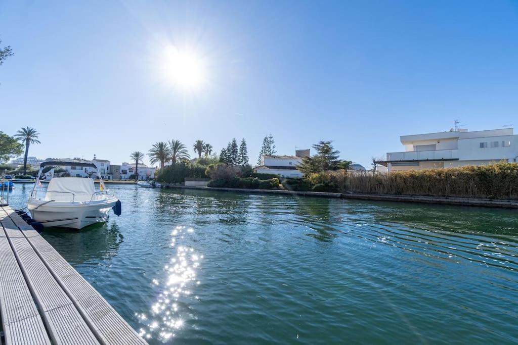 2027 Casa De Pescador Con 3 Habitaciones, Piscina Y Amarre By Homeselectspain Empuriabrava Kültér fotó