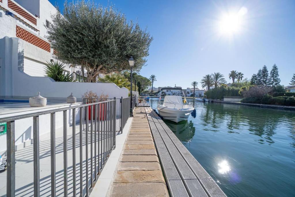 2027 Casa De Pescador Con 3 Habitaciones, Piscina Y Amarre By Homeselectspain Empuriabrava Kültér fotó