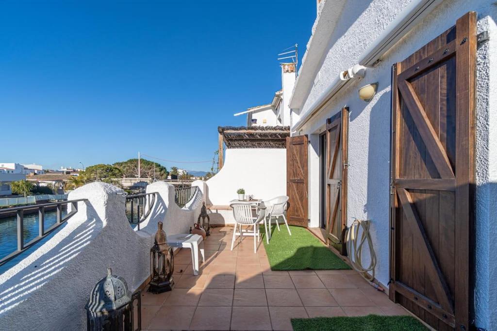 2027 Casa De Pescador Con 3 Habitaciones, Piscina Y Amarre By Homeselectspain Empuriabrava Kültér fotó