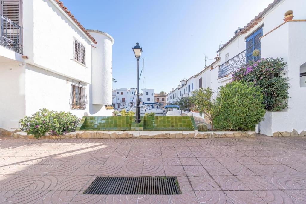 2027 Casa De Pescador Con 3 Habitaciones, Piscina Y Amarre By Homeselectspain Empuriabrava Kültér fotó