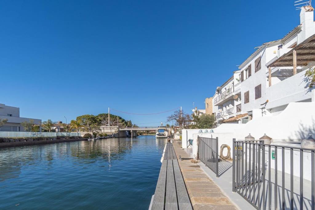 2027 Casa De Pescador Con 3 Habitaciones, Piscina Y Amarre By Homeselectspain Empuriabrava Kültér fotó